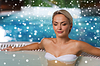 Happy womani sitting in jacuzzi at poolside | Stock Foto