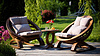 Muebles de jardín para la relajación y al aire libre | Foto de stock
