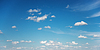 Cielo azul con nubes blancas | Foto de stock