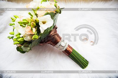 Ramo de novia y anillos | Foto de alta resolución |ID 6079194
