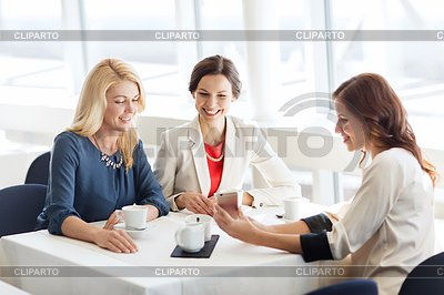 Happy women with smartphone at restaurant | High resolution stock photo |ID 5169780