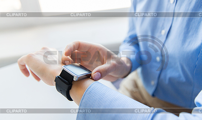 Manos fijar reloj inteligente | Foto de alta resolución |ID 5454610