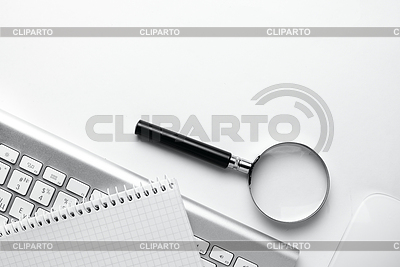 Llevar a cabo una búsqueda en línea para obtener información | Foto de alta resolución |ID 4669752