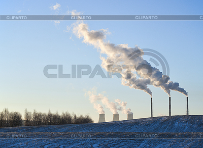 Paisaje de invierno con chimeneas de las fábricas y las nubes | Foto de alta resolución |ID 5423241