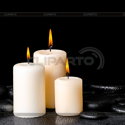 Concepto de spa de velas blancas en piedras de basalto de Zen | Foto de alta resolución |ID 5704871